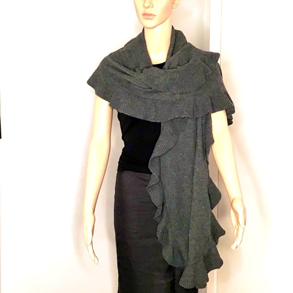 Accessories - Women’s Elegant Gray Shawl
